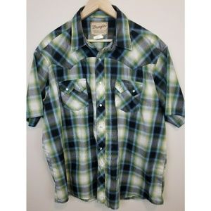 Wrangler button down plaid western shirt